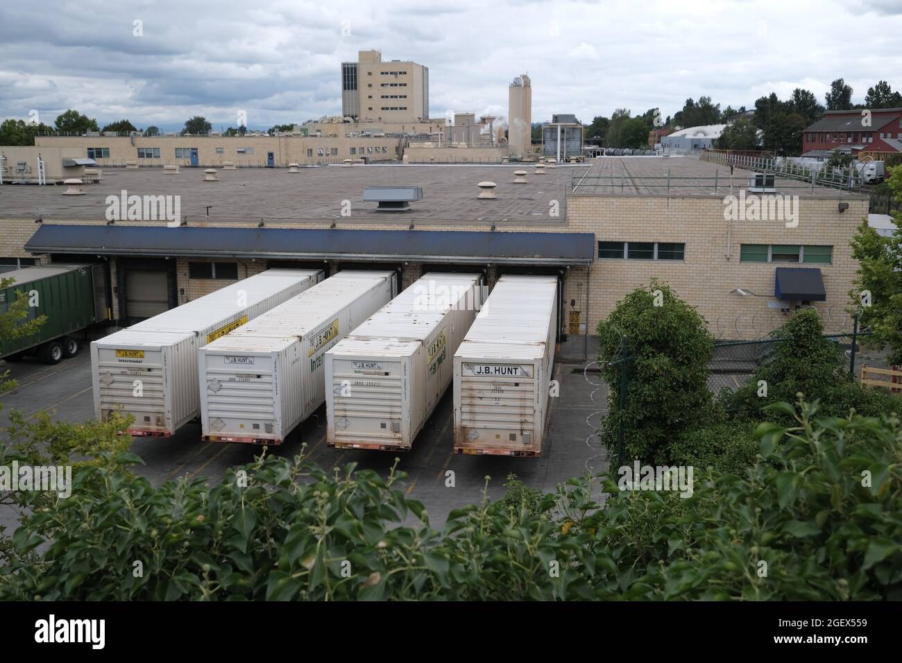 Portland, USA. 21st Aug, 2021. The Mondelez International facility