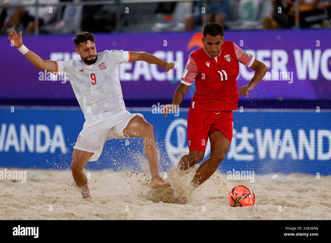 21st August 2021; Luzhniki Stadium, Moscow, Russia: FIFA World Cup Beach  Football tournament; Daniel Teva Zaveroni of Taiti challenges Eduard from  Spain, during the match between Tahiti and Spain, for the 2nd
