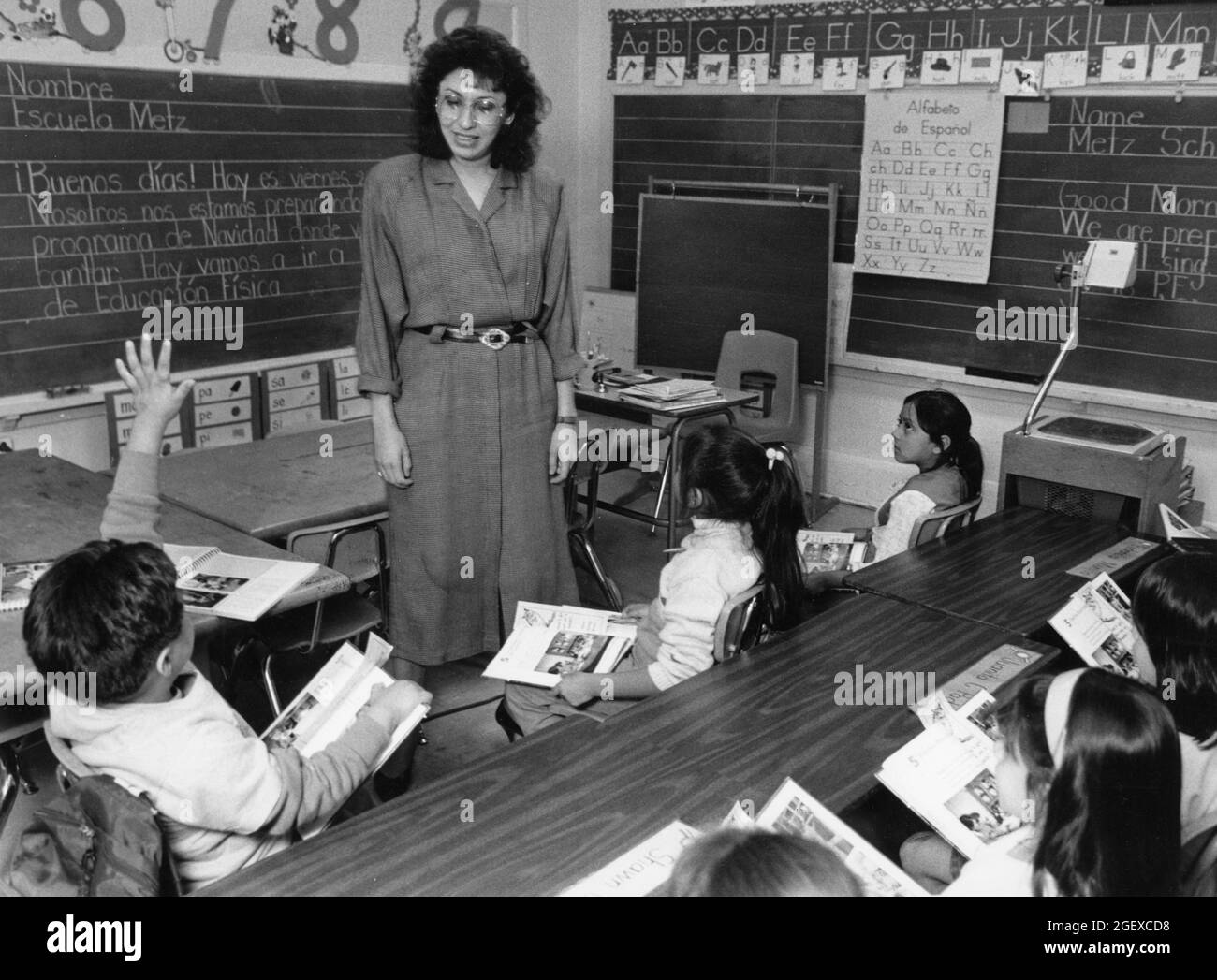 Austin Texas USA, 1991: Hispanic female teacher works with first graders in Sanchez Elementary school's bilingual education program.  MR EV-0221  ©Bob Daemmrich Stock Photo