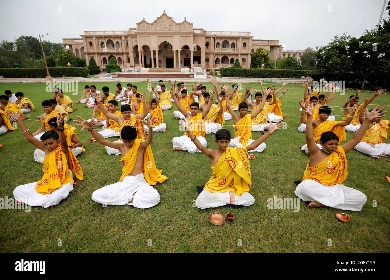 Thread changing ceremony hires stock photography and images Alamy