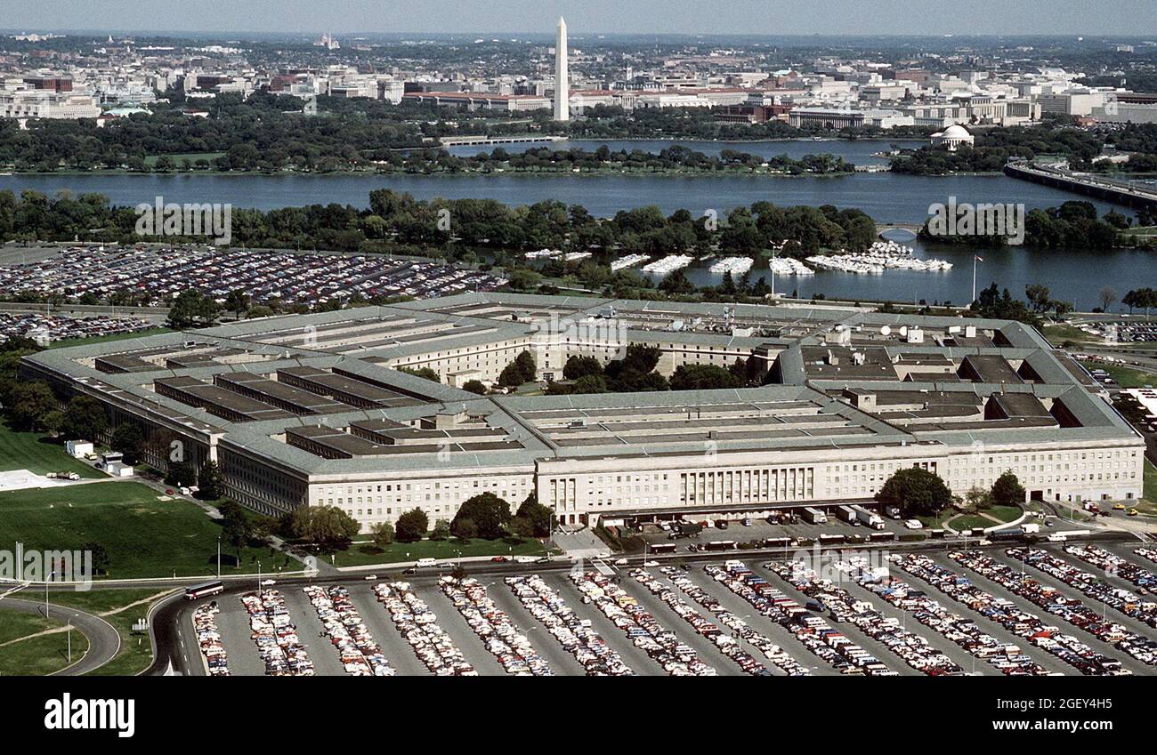 An aerial view of the unique five-sided building known as the Pentagon, headquarters of the U.S. Department of Defense, on Tuesday, April 22, 1986 in Arlington, Arlington County, VA, USA. At 6.5 million square feet, the Pentagon is the world's largest office building based on floor area. (Apex MediaWire Photo by Ken Hammond/U.S. Air Force) Stock Photo