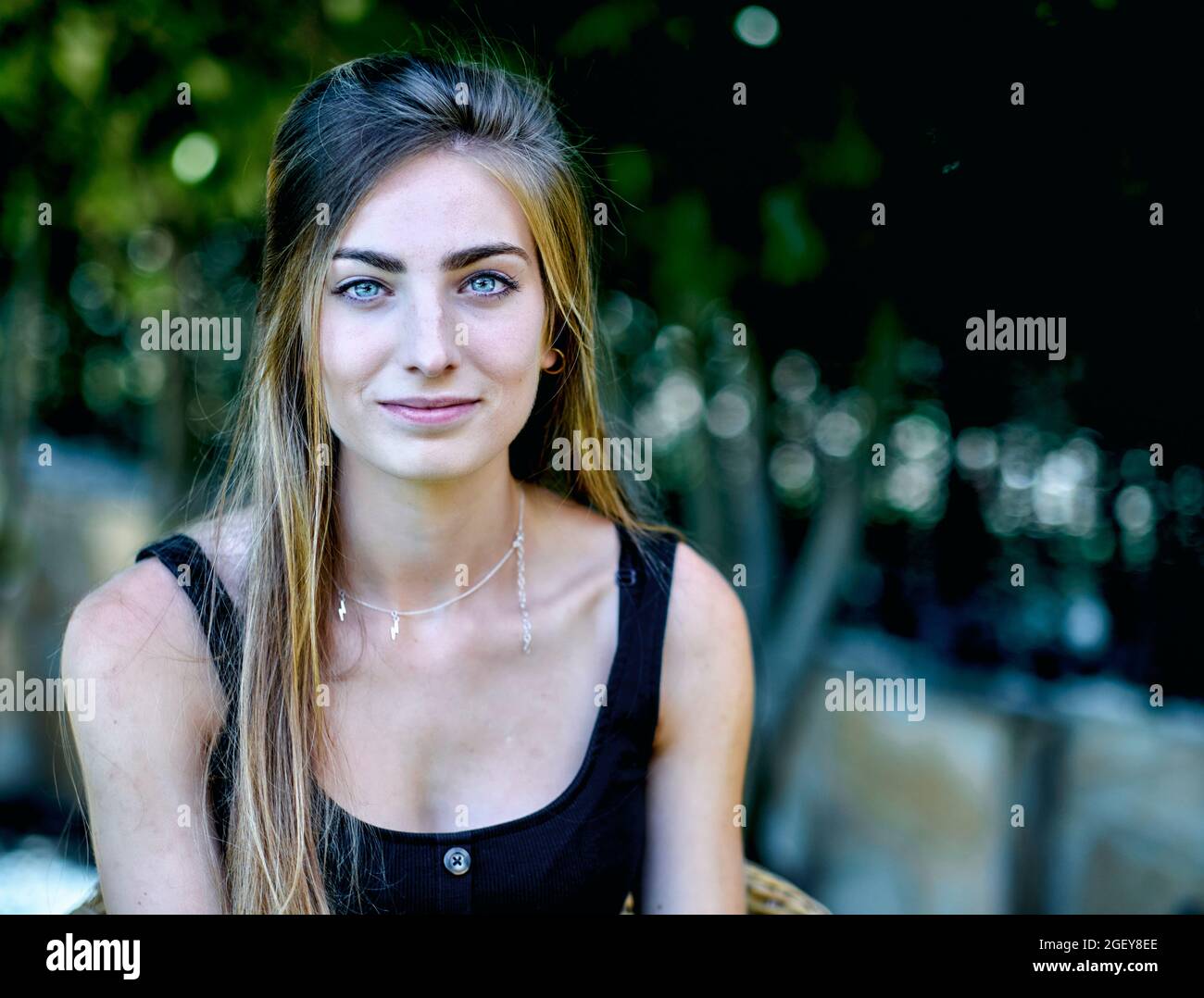 Natural beauty portrait of young woman in her 20´s with long hair and ...