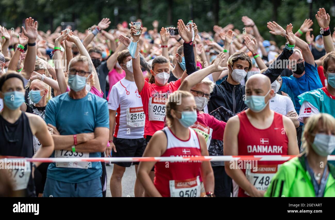 Berlin, Germany. 22nd Aug, 2021. Athletics, Generali Berlin Half Marathon  2021: Participants with masks warm up in front of the starting area.  Credit: Andreas Gora/dpa/Alamy Live News Stock Photo - Alamy