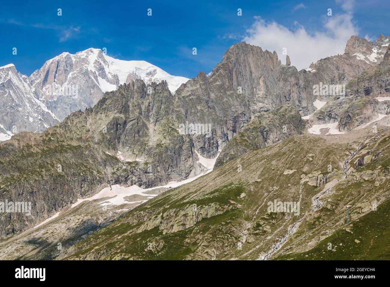 Scenic view of the Italian Alps from the Skyway Monte Bianco cable car that goes up from Courmayeur to Pointe Helbronner, a peak of the Mont Blanc mas Stock Photo