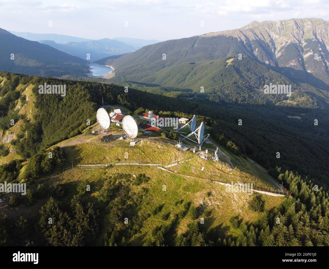 Radio station of NATO, abandoned in 70s, used during cold war. Big  parabolic antenna. Monte Giogo, Comano, Massa and Carrara province,  Tuscany, Italy Stock Photo - Alamy