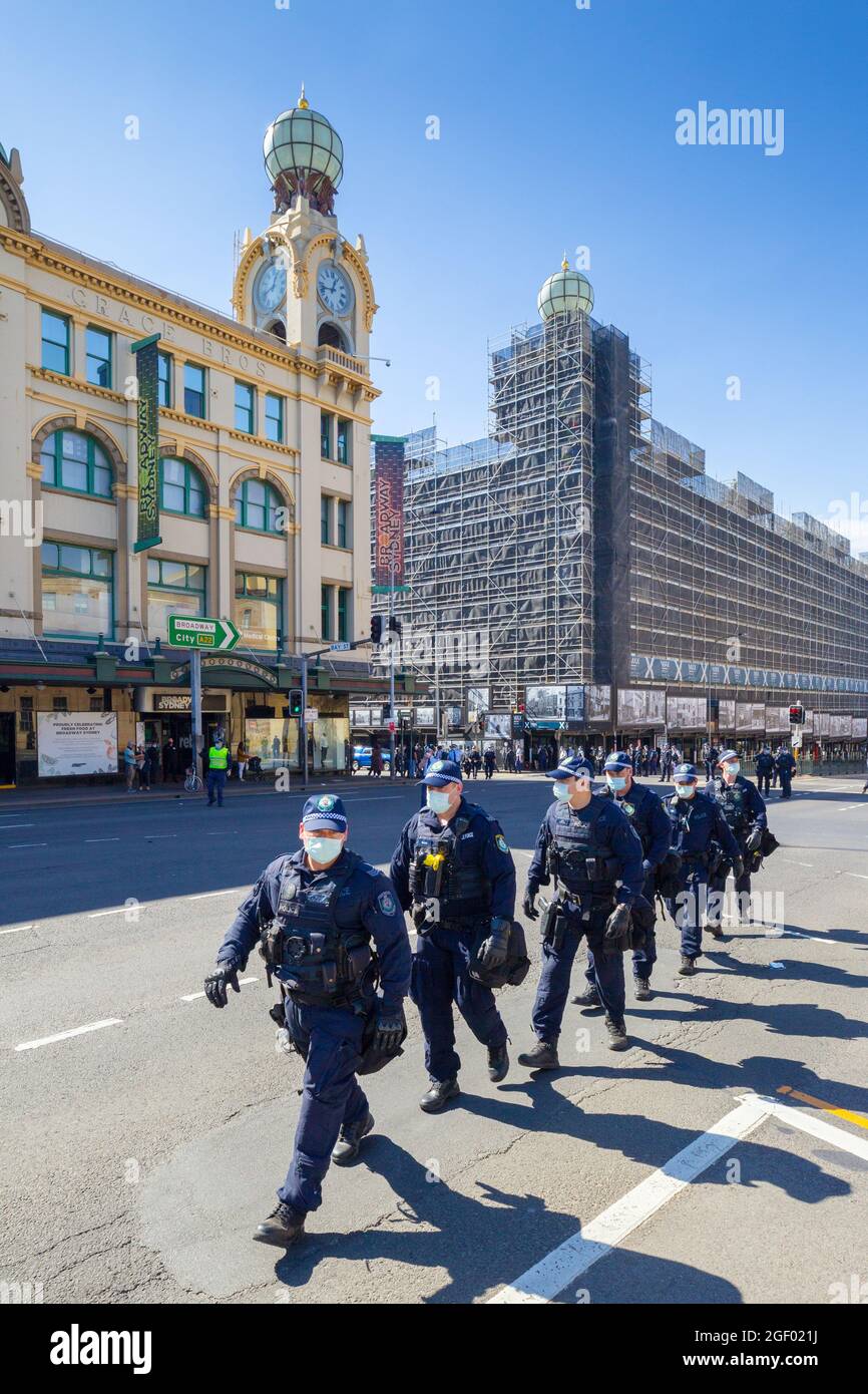 Sydney, Australia. 21 August 2021. An anti COVID-19 lockdown protest at Victoria Park has resulted in multiple arrests but few protesters in attendance. The event ran in conjunction with similar protests on the same day in cities around Australia, notably Melbourne, where much larger crowds gathered. The Sydney demonstration was notable for its large police presence of 1400 officers. Victoria Park is situated at Broadway and City Road near Sydney University. Traffic was brought to a stand-still during parts of the demonstration. Pictured: Broadway. Stock Photo