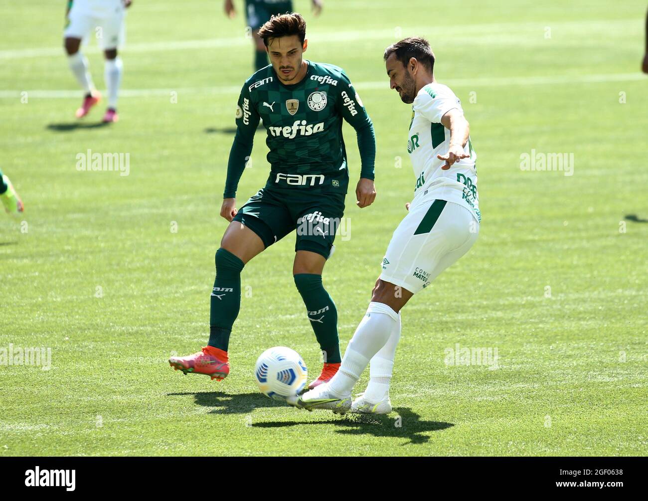 Soccer Football Brasileiro Championship Palmeiras V Cuiaba Allianz Arena Sao Paulo Brazil August 22 21 Palmeiras Raphael Veiga In Action With Cuiaba S Uendel Reuters Carla Carniel Stock Photo Alamy