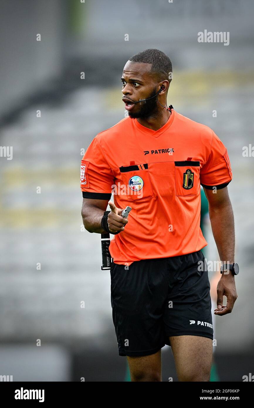 referee Marco Matonga Simonini pictured during a soccer match between Lierse Kempenzonen and RE Virton, Sunday 22 August 2021 in Lier, on day 2 of the Stock Photo