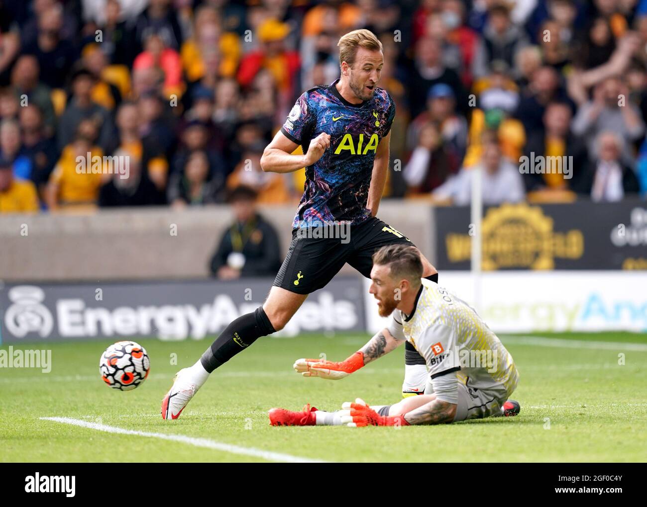 Tottenham Hotspur's Harry Kane has a shot saved by Wolverhampton Wanderers goalkeeper Jose Sa during the Premier League match at the Molineux Stadium, Wolverhampton. Picture date: Sunday August 22, 2021. Stock Photo