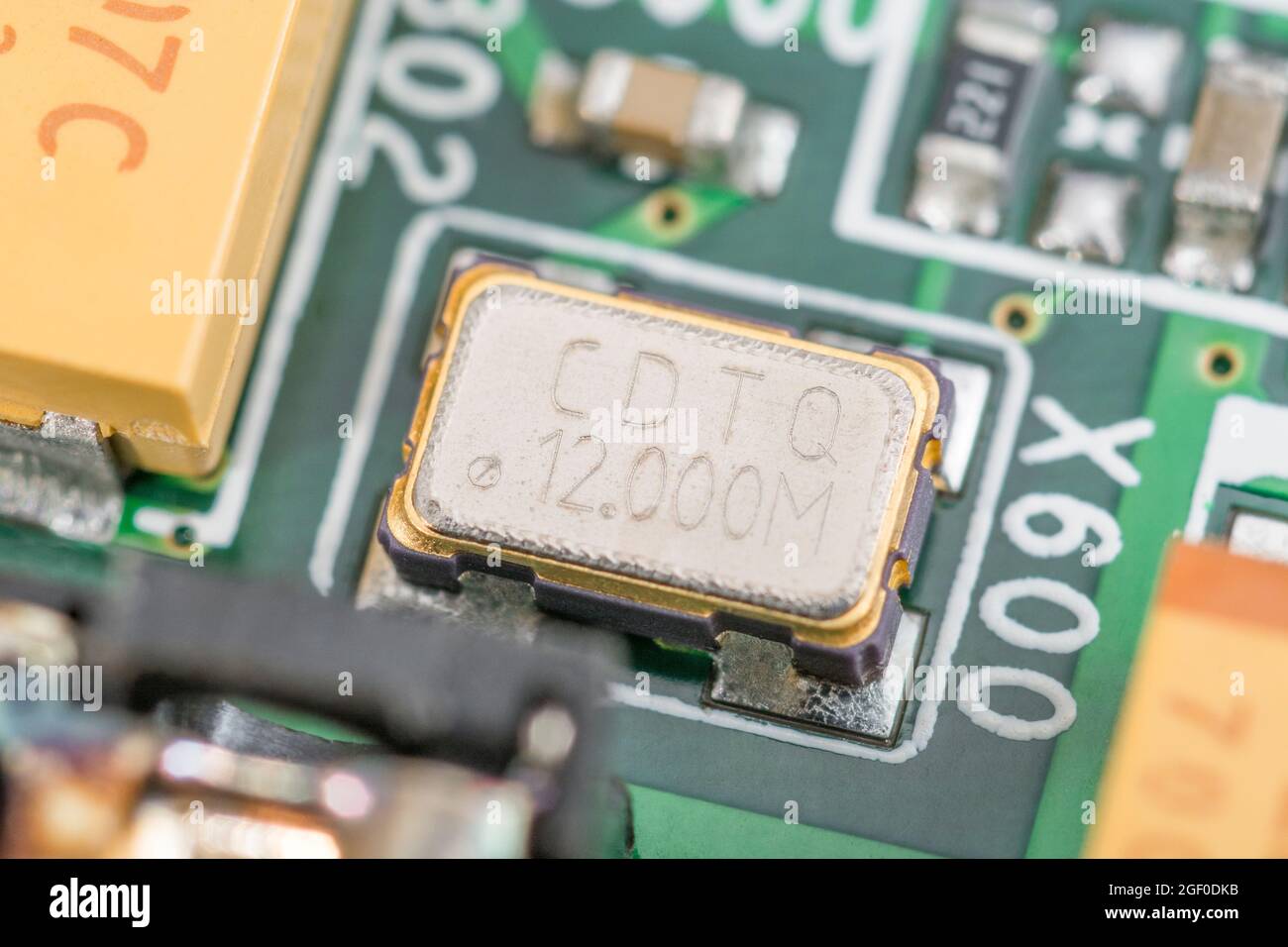 Oscillator pcb hires stock photography and images Alamy