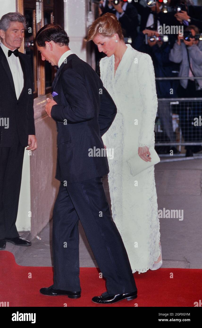 The Prince and Princess of Wales. Prince Charles and a sad looking Princess Diana arriving at Covent Garden Opera House for a royal gala Performance of 'il Travatore'. LONDON, UNITED KINGDOM  7th JUNE 1989 Stock Photo