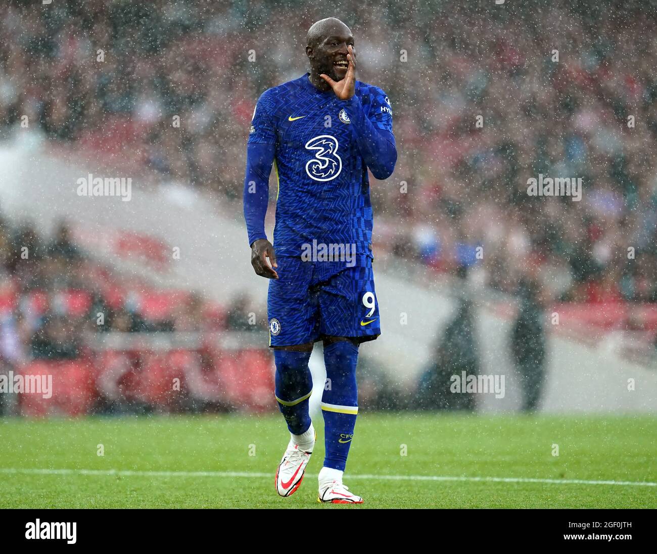 Chelsea's Romelu Lukaku shouts to team-mates during the Premier League match at the Emirates Stadium, London. Picture date: Sunday August 22, 2021. Stock Photo