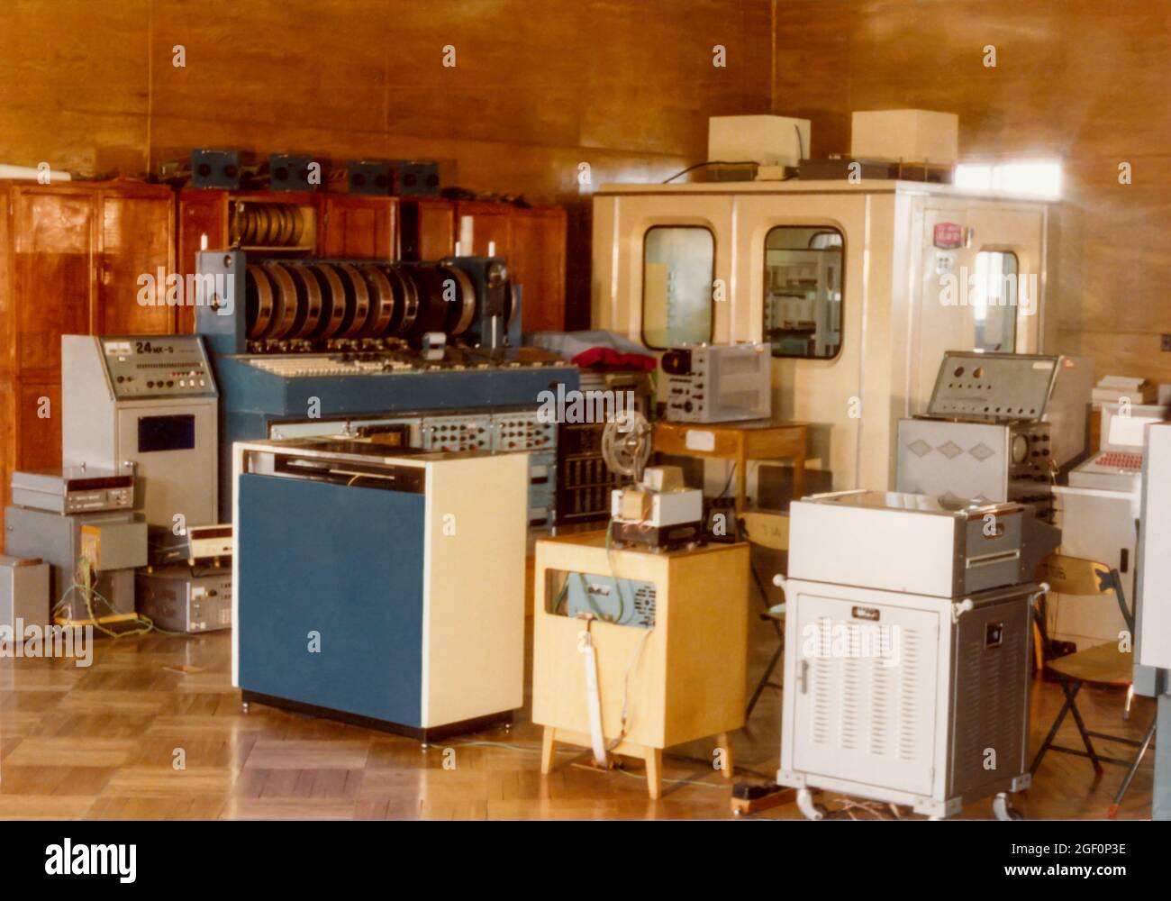 Computer printer 1980 hires stock photography and images Alamy