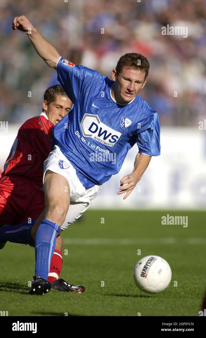 Bochum Germany 15.9.2002, Football: Bundesliga season 2002/03, VfL Bochum (VFL, blue) vs Hansa Rostock (HRO, red) 0:1 —  SLAWO FREIER (VFL) Stock Photo