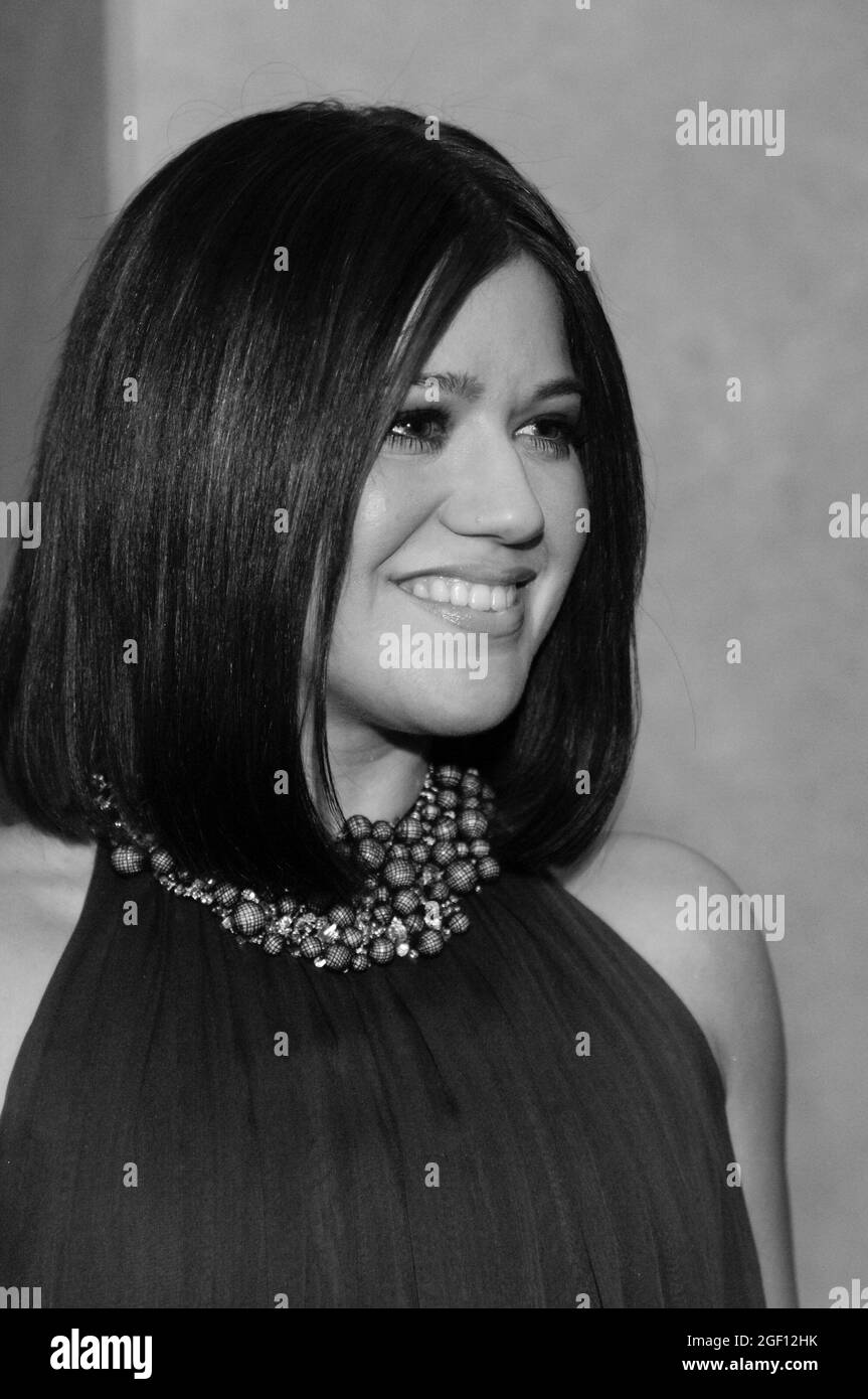 Kelly clarkson Black and White Stock Photos & Images - Alamy
