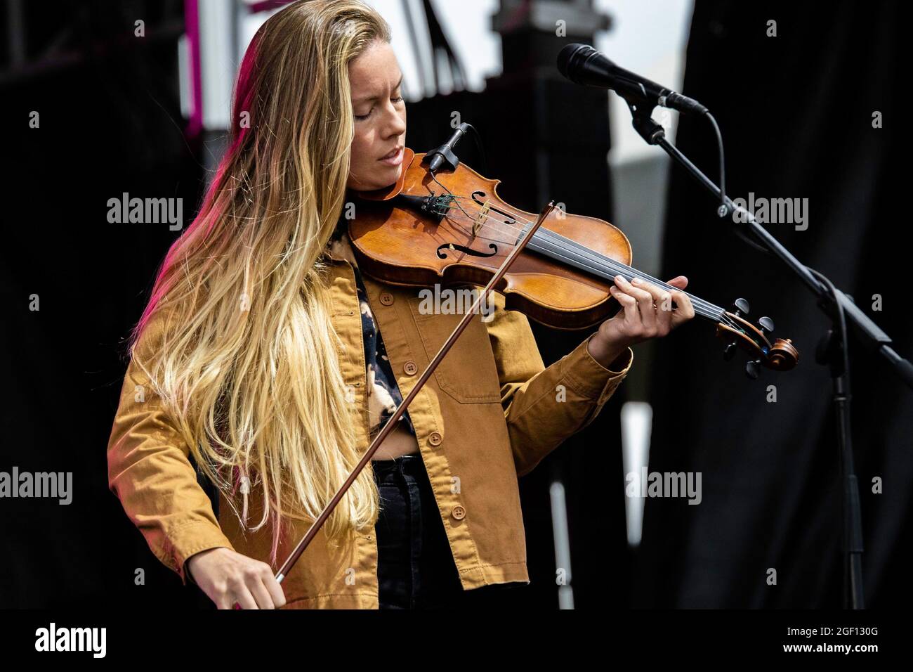 Edmonton, 21st Aug, 2021. Canadian Musician Linsey Beckett performs live during Again Outdoor Festival at Northlands Exhibition Grounds in Edmonton. Credit: SOPA Images Limited/Alamy Live News Photo -
