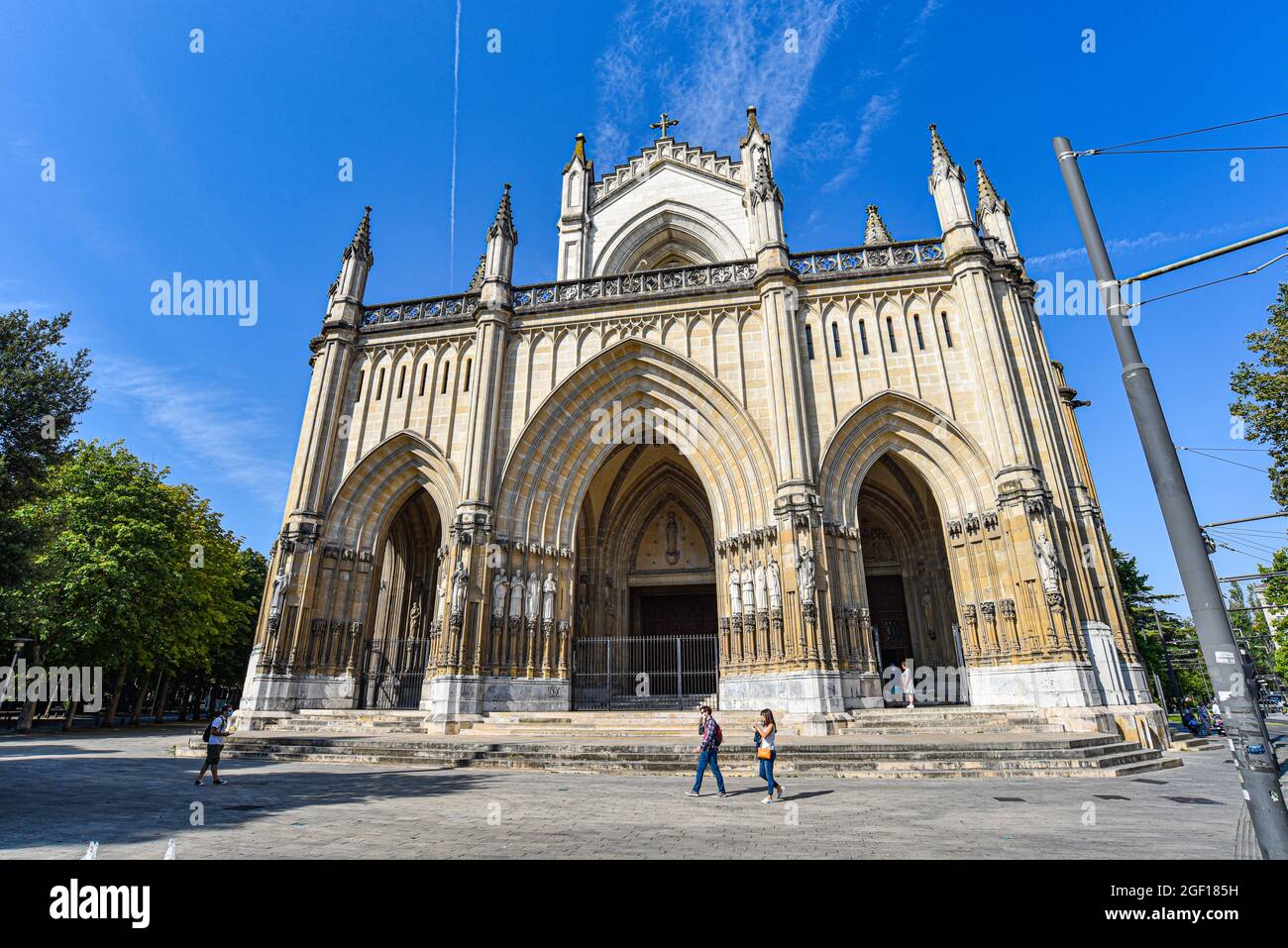 vitoria-gasteiz-spain-21-aug-2021-exterior-views-of-the-cathedral