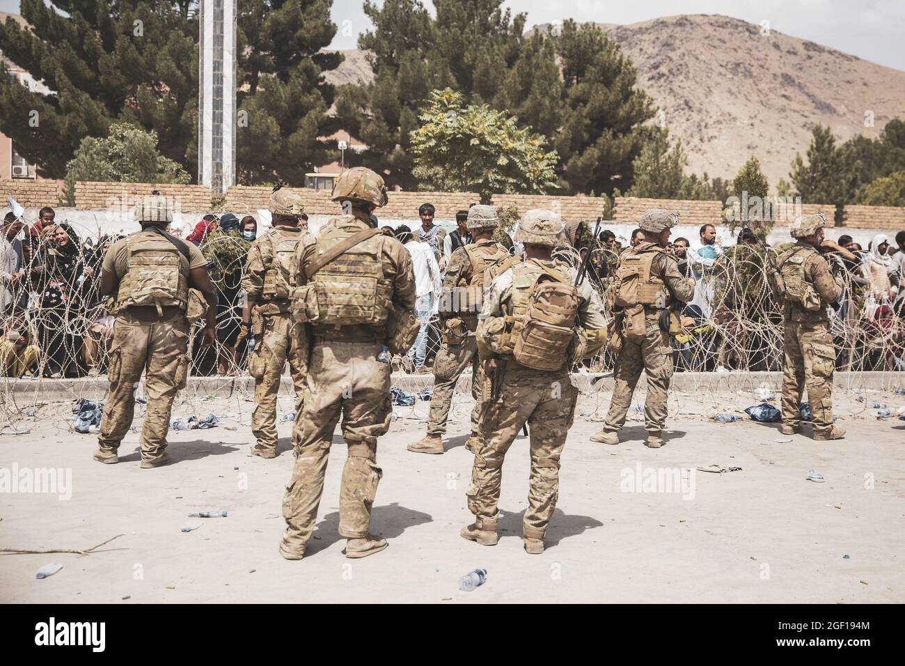 Kabul, Afghanistan. 22nd Aug, 2021. U.S. Soldiers and Marines assist ...