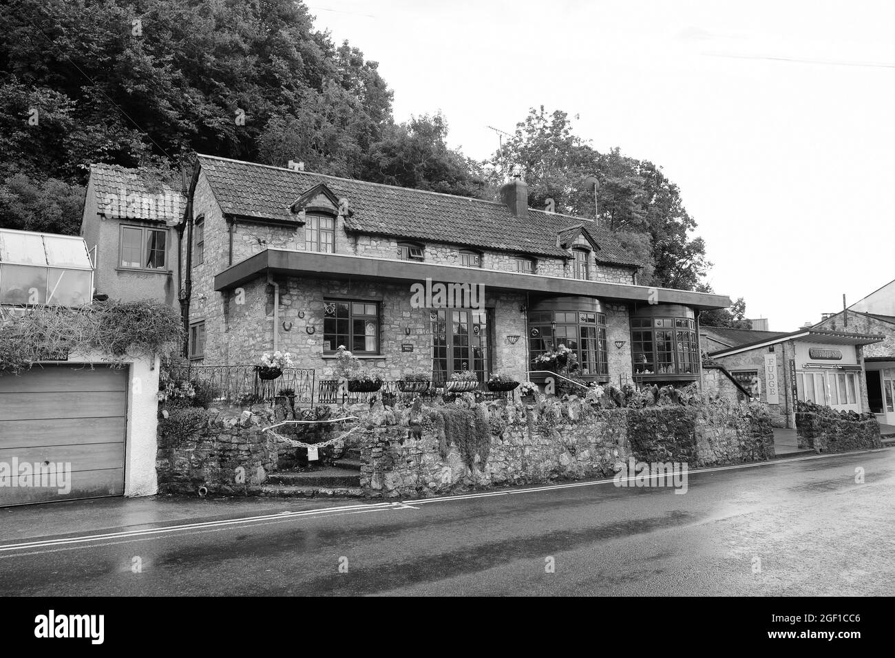 August 2021 - Cheddar Gorge and shops Stock Photo - Alamy