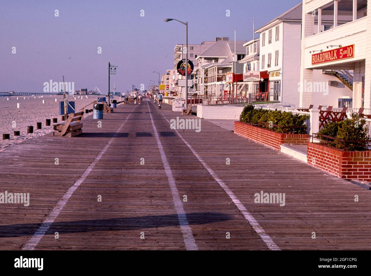 Boardwalk view to south, Ocean City, Maryland, 1985 Stock Photo Alamy
