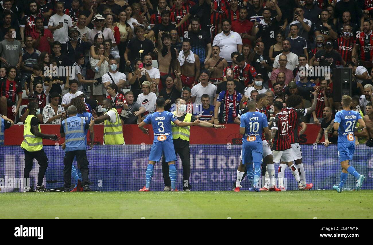 Incidents between players of Marseille - among them Alvaro Gonzalez, Dimitri Payet - and supporters of OGC Nice who enter the pitch during the French championship Ligue 1 football match between OGC Nice (OGCN) and Olympique de Marseille (OM) on August 22, 2021 at Allianz Riviera stadium in Nice, France - Photo Jean Catuffe / DPPI Stock Photo