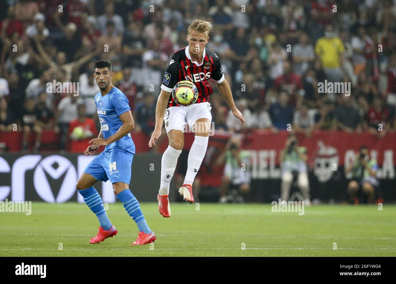 Kasper Dolberg of Nice, Alvaro Gonzalez of Marseille (left) during the French championship Ligue 1 football match between OGC Nice (OGCN) and Olympique de Marseille (OM) on August 22, 2021 at Allianz Riviera stadium in Nice, France - Photo Jean Catuffe / DPPI Stock Photo