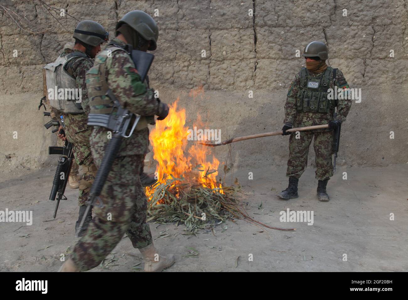 Us army soldiers 2012 afghanistan hi-res stock photography and images ...