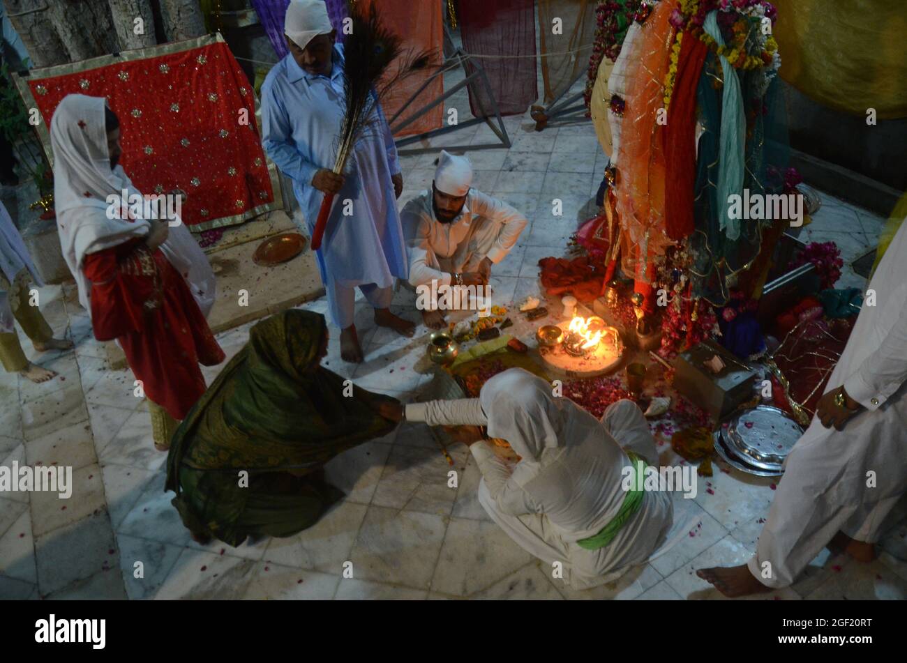 Pakistani Hindus pray in the temple during the celebration of Raksha ...