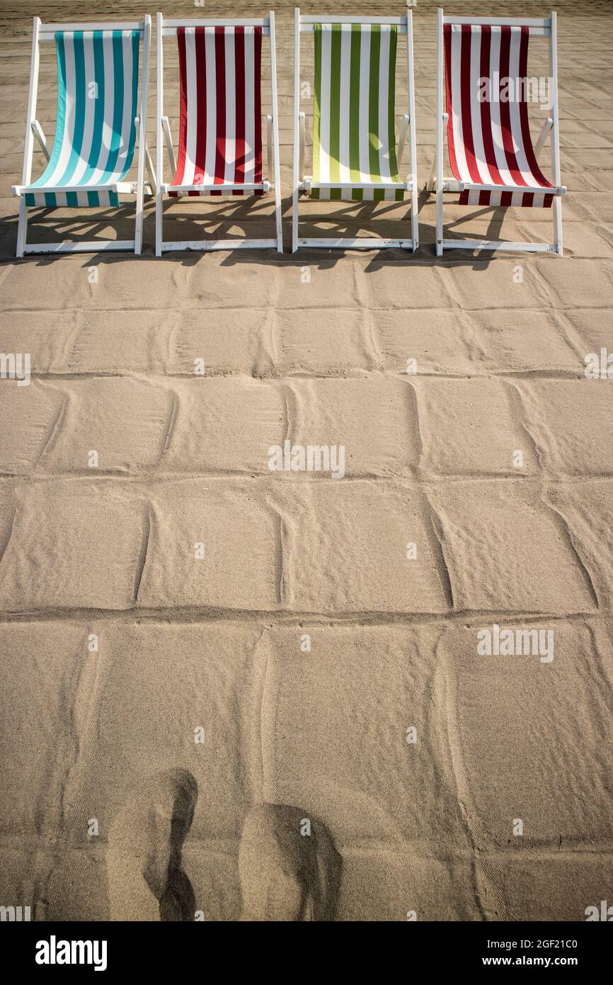 Isolated deckchairs hi-res stock photography and images - Alamy