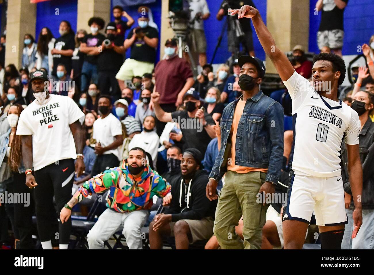 Sierra Canyon Trailblazers guard Bronny James (0) shoots the ball in front  of his father, LeBron James and Drake during the 2021 CIF Southern Section  Stock Photo - Alamy