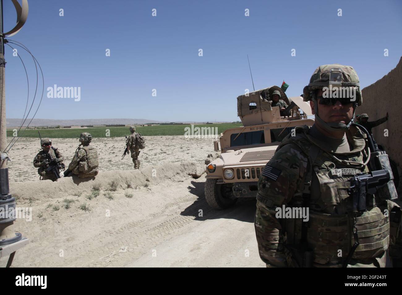 U.S. soldiers from Alpha Troop, 1st Battalion, 4th Cavalry Regiment ...