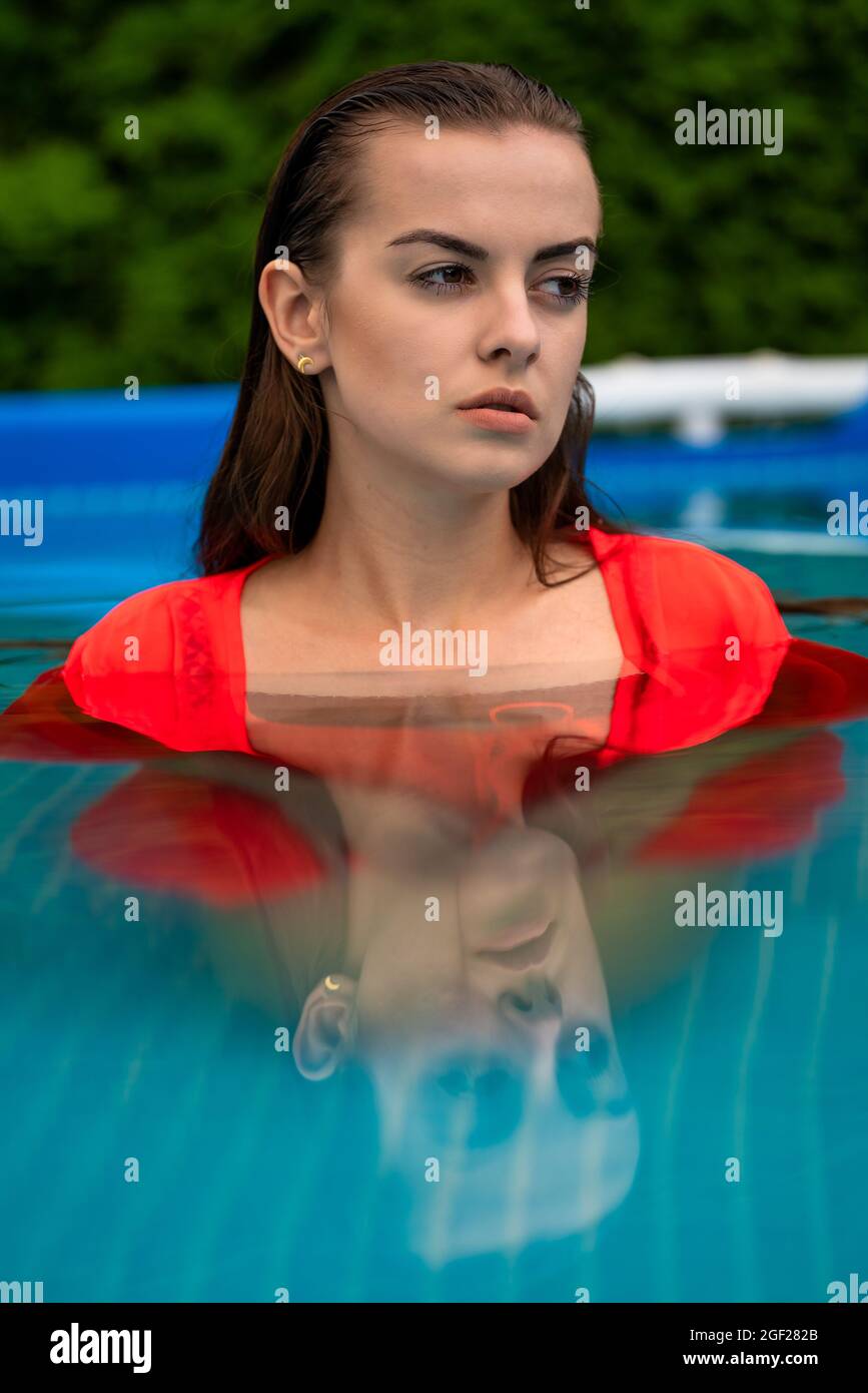 Portrait of a beautiful woman in the swimming pool Stock Photo - Alamy
