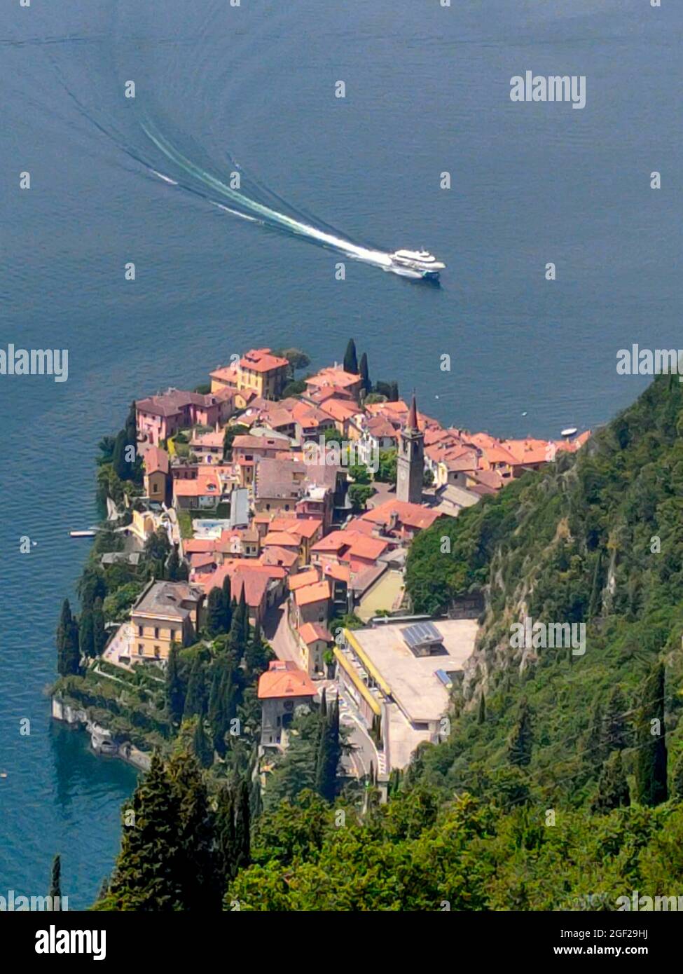 Hydrofoil ferry arriving at Varenna on Lake Como, Lombardy, Italy Stock Photo