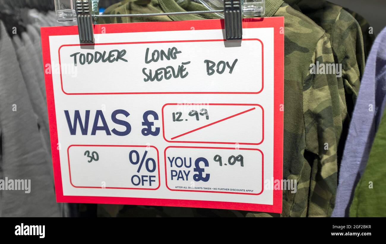 Gap closing down sale UK. All 81 UK shops closing Stock Photo Alamy