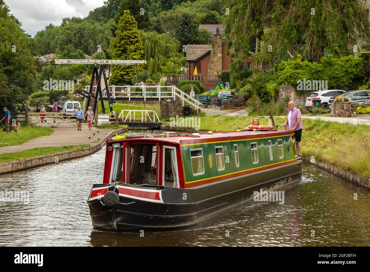 UK Wales, Clwyd, Froncysyllte, narrowboat on Thomas Telford’s Llangollen Canal Stock Photo