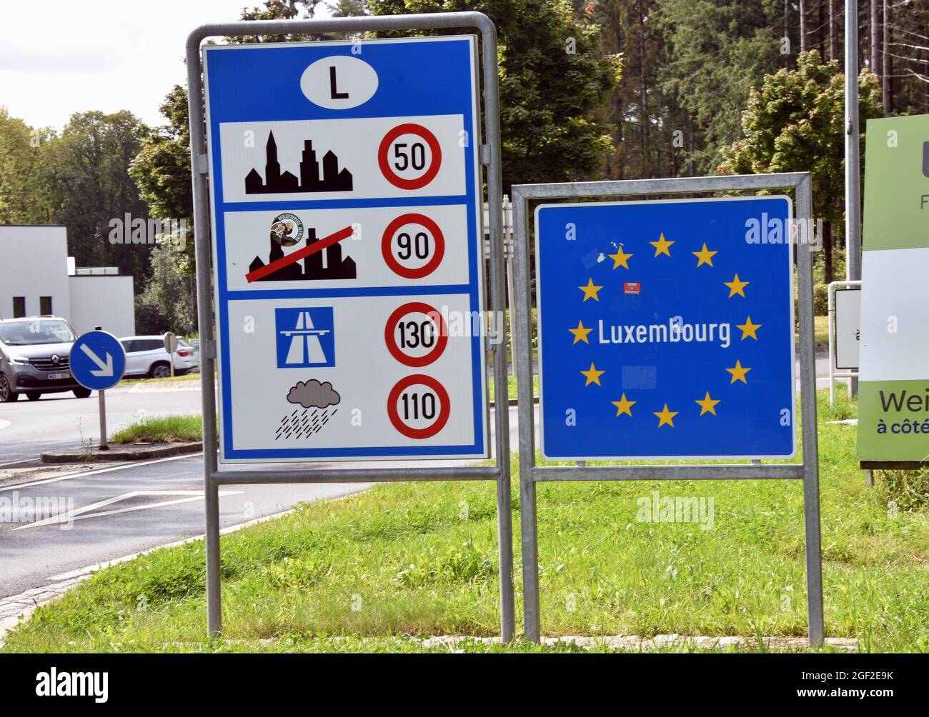 Wemperhardt, Luxembourg. 08th Aug, 2021. Border sign Luxembourg, bordered by Europe stars on blue background, at the German-Luxembourg border and sign at the border to Luxembourg shows speed limits on roads for Luxembourg Credit: Horst Galuschka/dpa/Horst Galuschka dpa/Alamy Live News Stock Photo