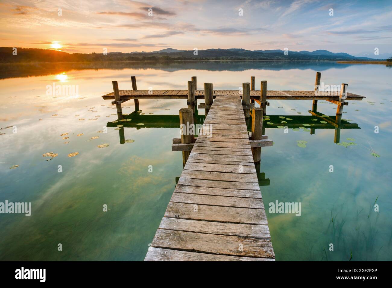landing stage at the Pfaeffikersee (Lake Pfaeffikon) at sunrise, Switzerland Stock Photo
