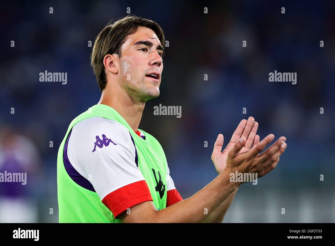 the player of acf fiorentina dusan vlahovic in contrast the player