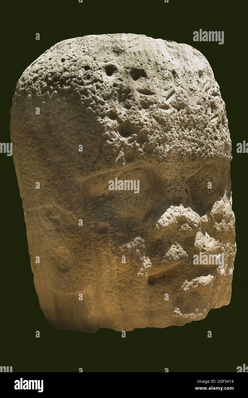 Maya indian warrior sculpture hi-res stock photography and images - Alamy