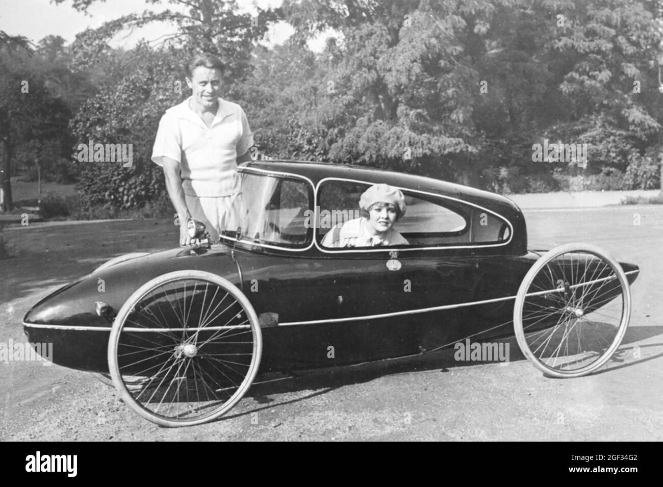 Voiture à pédales Banque d'images noir et blanc - Alamy