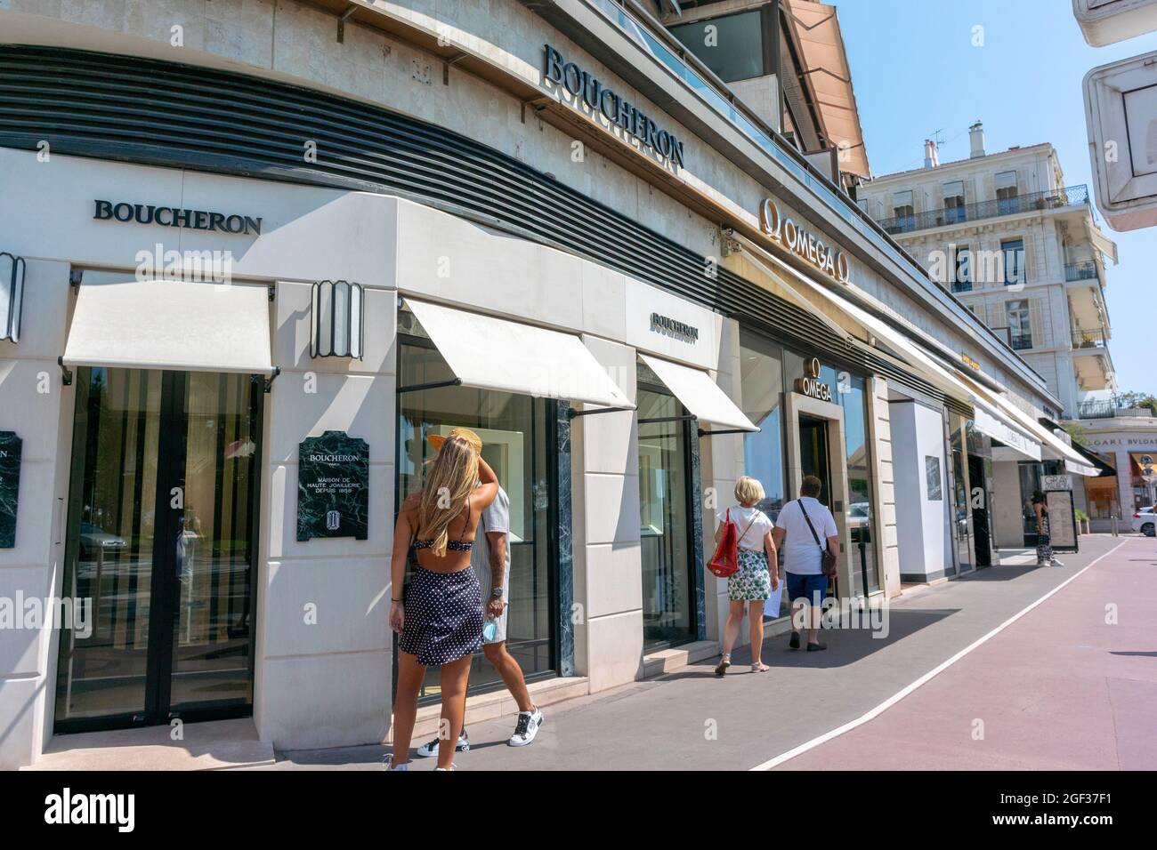 Cannes, France, Street Scenes, People Shopping, Luxury Jewelry Stores,  Summer Croisette, Boucheron Shop Front, Prestige consumer Stock Photo -  Alamy
