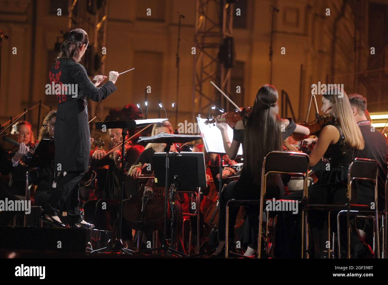 Non Exclusive: KYIV, UKRAINE - AUGUST 22, 2021 - An orchestra performs the Ark Ukraine: Ten Centuries of Ukrainian Music concert in Mykhailivska Squar Stock Photo