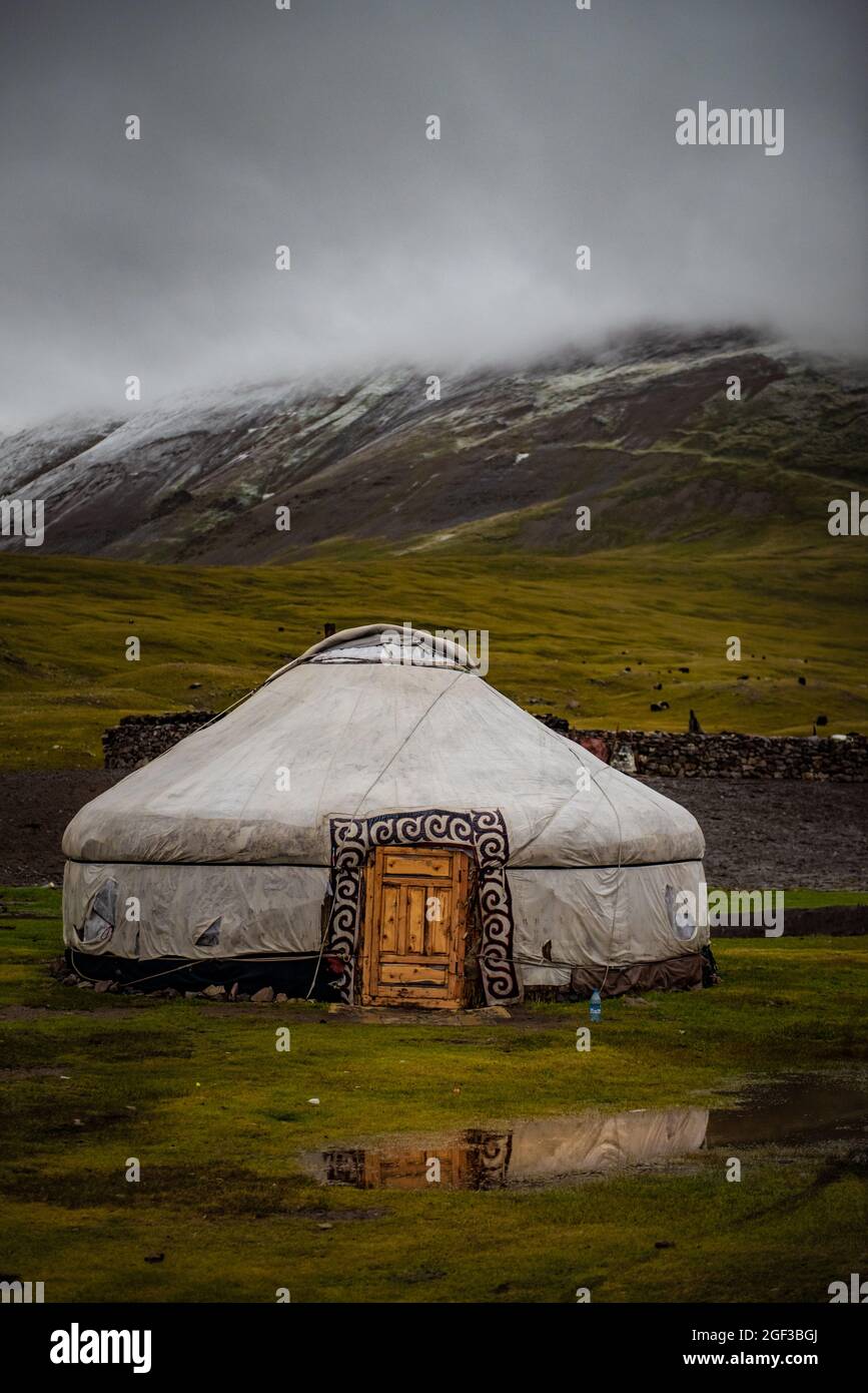 Mongolian yurt ger western Mongolia Stock Photo - Alamy