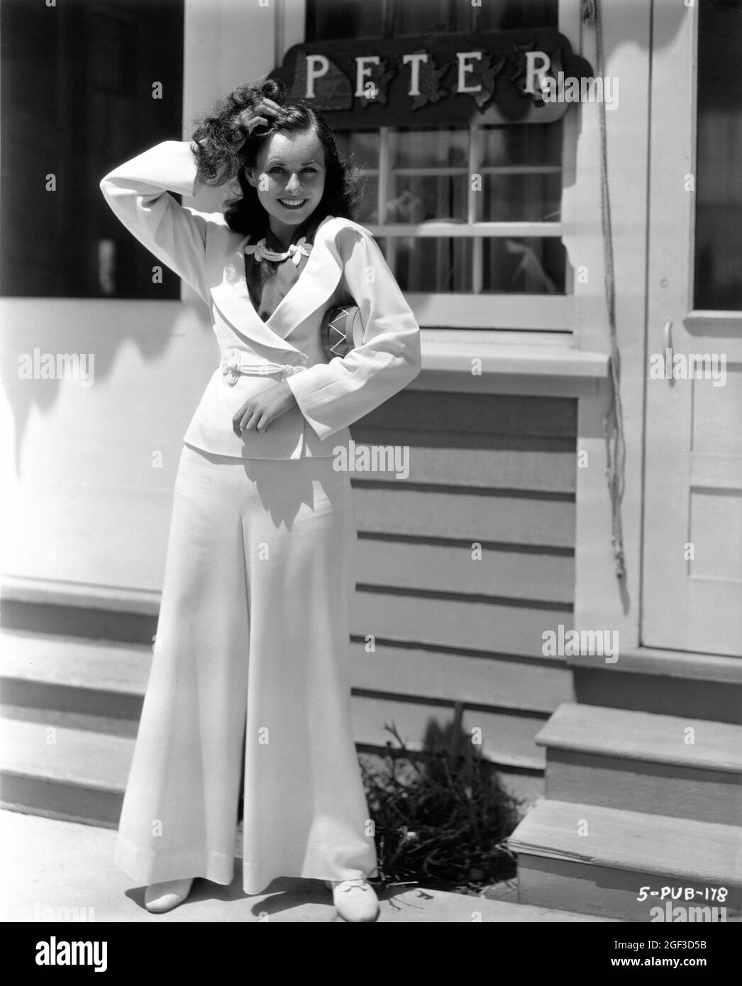 PAULETTE GODDARD circa 1935 Candid Portrait at the time she was making MODERN TIMES 1936 star / director / producer / writer / music CHARLIE CHAPLIN silent film with music and sound effects Charles Chaplin Productions / United Artists Stock Photo