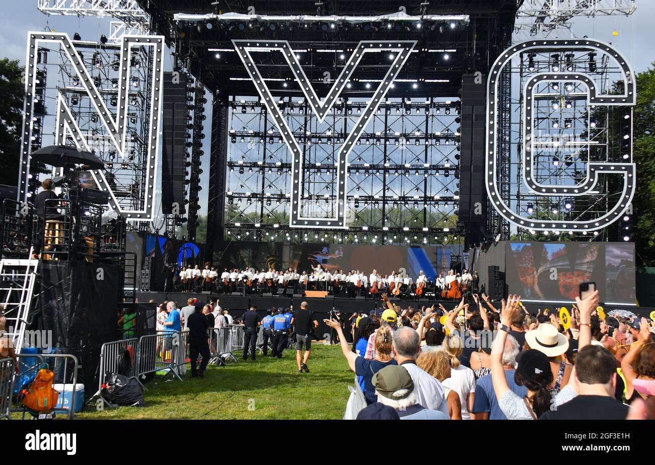 New york philharmonic hires stock photography and images Alamy