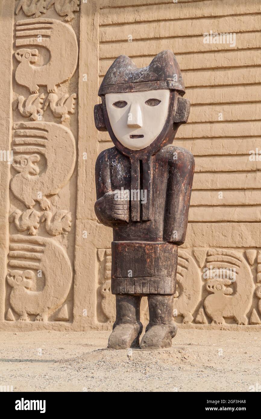 Wooden statue at archeological site Chan Chan in Trujillo, Peru Stock Photo