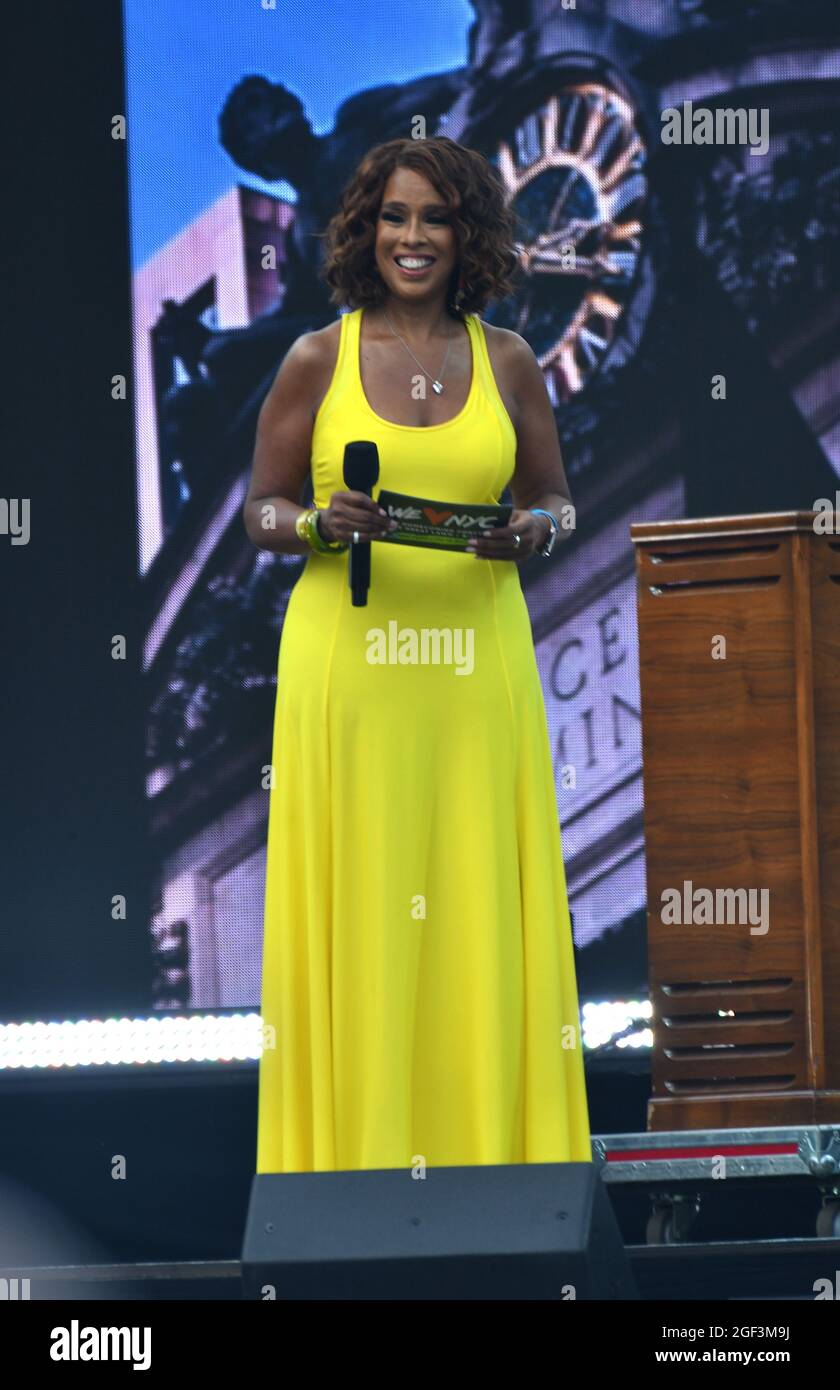 NEW YORK, NEW YORK - AUGUST 21: Gayle King speaks onstage during the We Love NYC: The Homecoming Concert Produced by NYC, Clive Davis, and Live Nation on August 21, 2021 in New York City. (Photo by John Atashian) Stock Photo