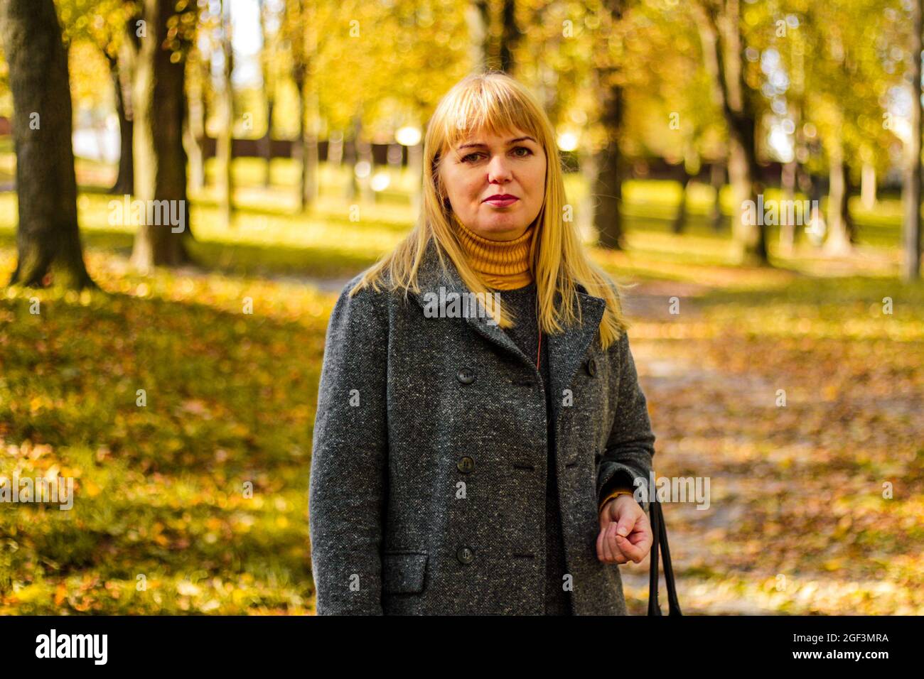 Mature elegant woman portrait hi-res stock photography and images - Alamy