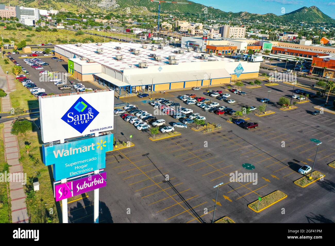 SAMS Club, Walmart and Suburbia wholesale warehouse and car parking on  Paseo Río Sonora or Vado del Rio Sonora. Hermosillo, Mexico. (Photo by Luis  Gut Stock Photo - Alamy