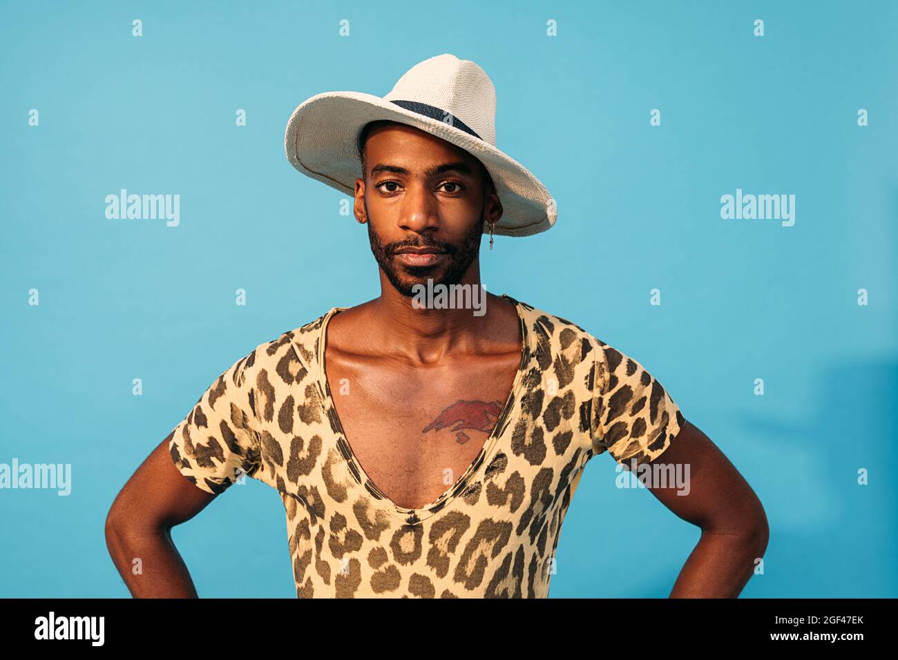 Guy blue background hi-res stock photography and images - Alamy